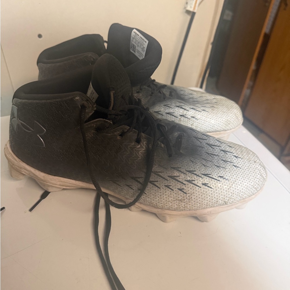 Under Armour men’s football cleats